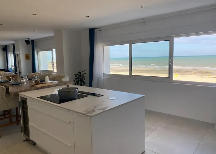 La * دونفيل-ليه-باين