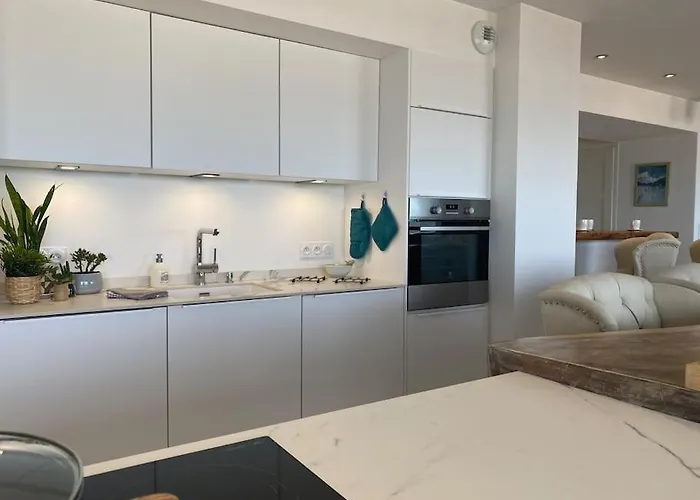 La * دونفيل-ليه-باين